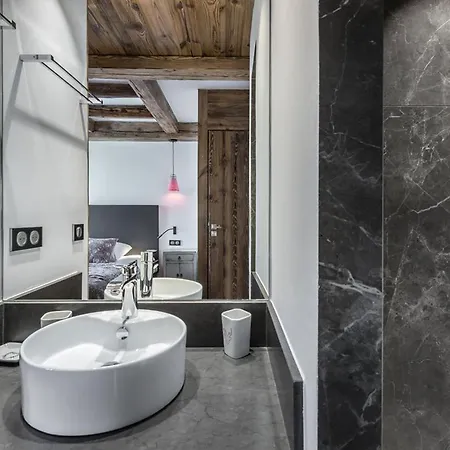 : Moderne, Authentique, 8 Personnes, Animaux - Fr-1-567-36 *