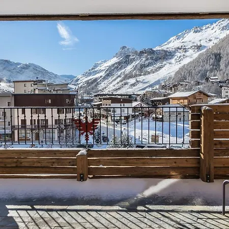 : Moderne, Authentique, 8 Personnes, Animaux - Fr-1-567-36 *